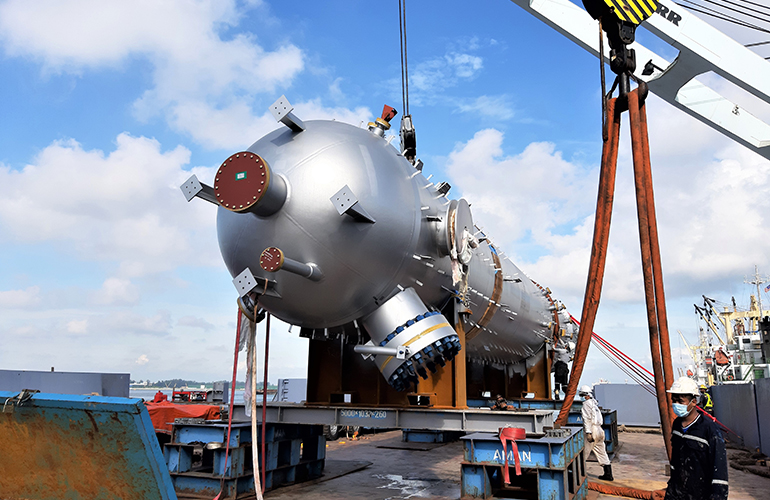 Specialized marine survey and inspection of a pressurized industrial vessel on-site.