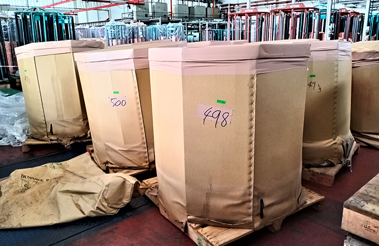 Pre-shipment survey inspection of wooden crates with fragile markings.