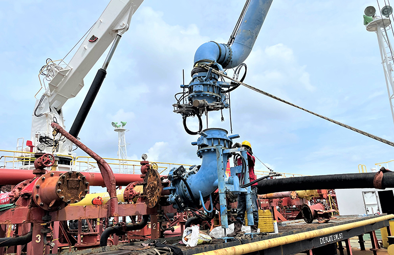 P&I Malaysia coverage for cargo loading operations using port crane equipment.